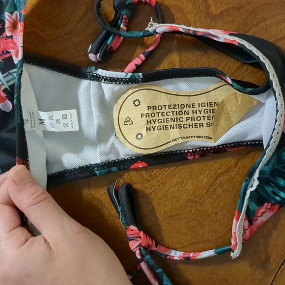 donated -🌺 Floral Print Bikini Set Black Medium - Picture 5 of 12
